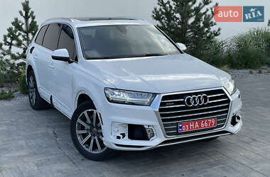 Внедорожник / Кроссовер Audi Q7 2017 в 