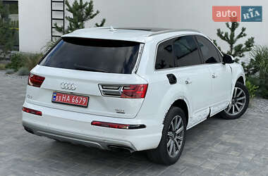 Внедорожник / Кроссовер Audi Q7 2017 в 