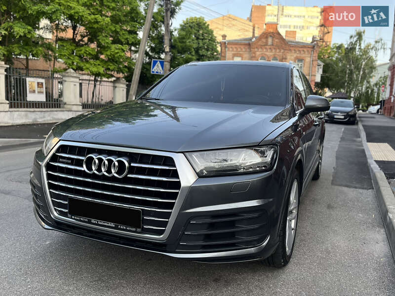 Внедорожник / Кроссовер Audi Q7 2016 в 