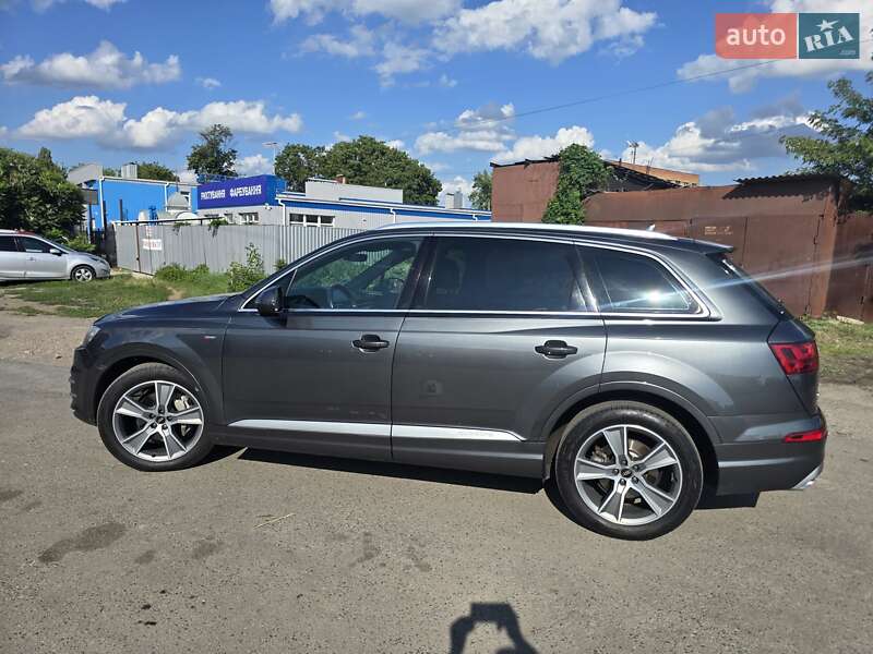 Внедорожник / Кроссовер Audi Q7 2017 в Киеве