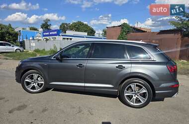 Позашляховик / Кросовер Audi Q7 2017 в 