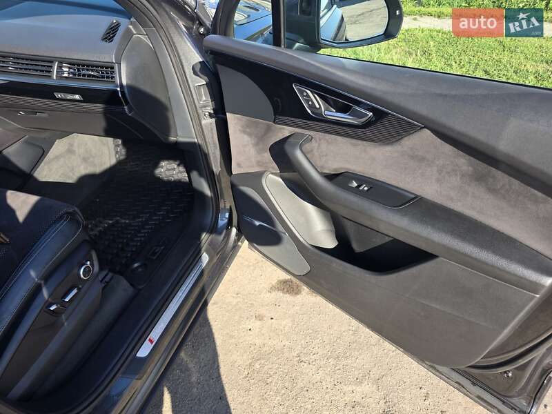 Внедорожник / Кроссовер Audi Q7 2017 в Киеве