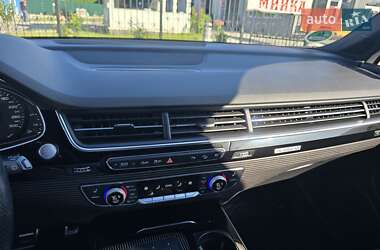 Позашляховик / Кросовер Audi Q7 2017 в 