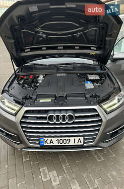 Внедорожник / Кроссовер Audi Q7 2016 в 