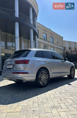 Внедорожник / Кроссовер Audi Q7 2017 в 