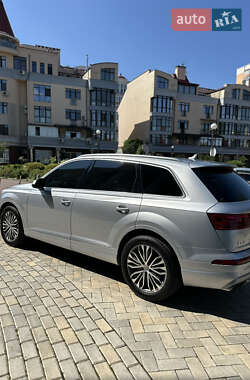 Внедорожник / Кроссовер Audi Q7 2017 в 