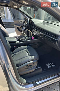 Внедорожник / Кроссовер Audi Q7 2017 в 