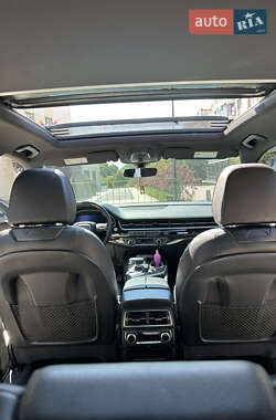 Внедорожник / Кроссовер Audi Q7 2017 в 