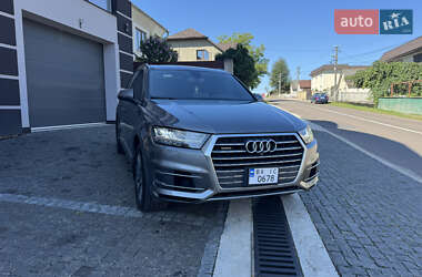 Внедорожник / Кроссовер Audi Q7 2016 в 
