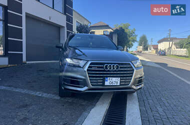 Внедорожник / Кроссовер Audi Q7 2016 в 