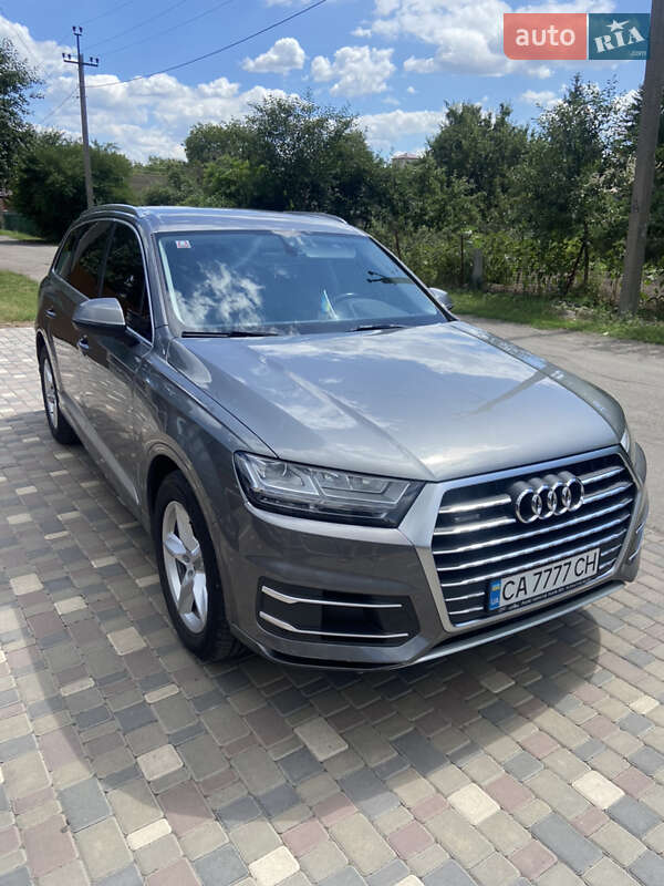 Позашляховик / Кросовер Audi Q7 2017 в Христинівці