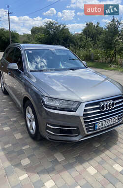 Внедорожник / Кроссовер Audi Q7 2017 в 
