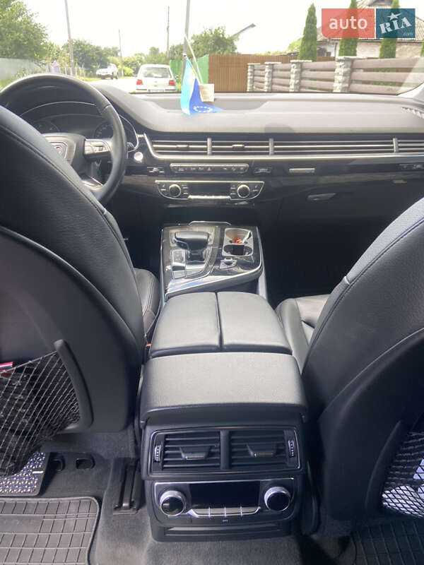 Позашляховик / Кросовер Audi Q7 2017 в Христинівці