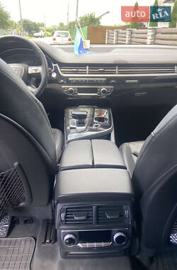 Внедорожник / Кроссовер Audi Q7 2017 в 