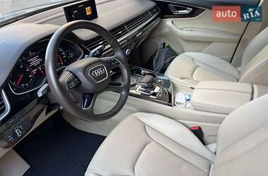 Позашляховик / Кросовер Audi Q7 2015 в 