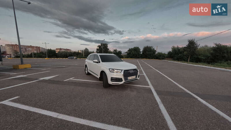 Позашляховик / Кросовер Audi Q7 2017 в Чернівцях
