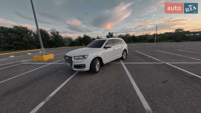 Позашляховик / Кросовер Audi Q7 2017 в Чернівцях