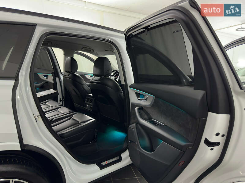 Внедорожник / Кроссовер Audi Q7 2020 в Казатине