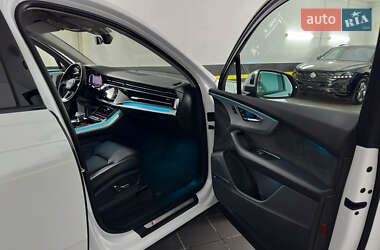 Внедорожник / Кроссовер Audi Q7 2020 в 