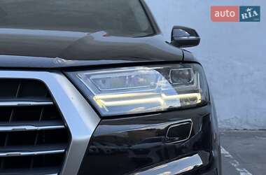 Внедорожник / Кроссовер Audi Q7 2017 в 