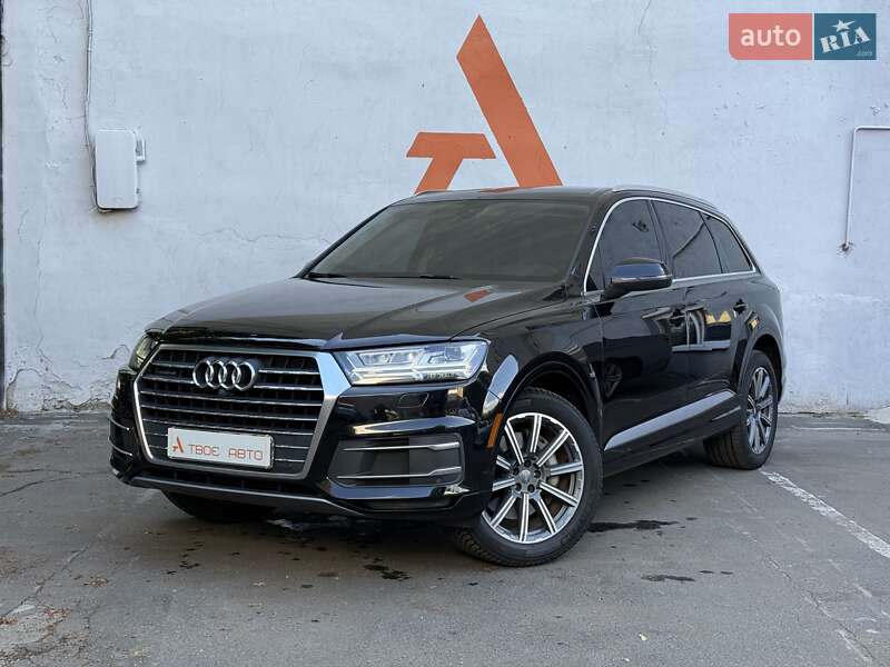 Внедорожник / Кроссовер Audi Q7 2017 в 