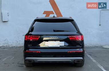 Внедорожник / Кроссовер Audi Q7 2017 в 