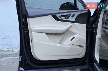 Внедорожник / Кроссовер Audi Q7 2017 в 