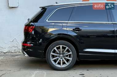 Внедорожник / Кроссовер Audi Q7 2017 в 