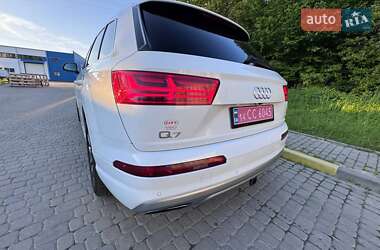 Внедорожник / Кроссовер Audi Q7 2016 в 