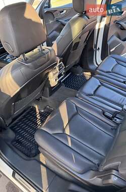 Внедорожник / Кроссовер Audi Q7 2016 в 