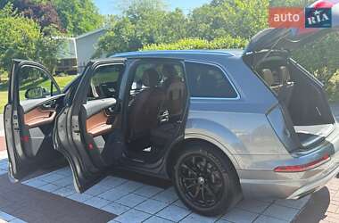 Внедорожник / Кроссовер Audi Q7 2017 в 
