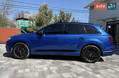 Внедорожник / Кроссовер Audi Q7 2016 в 