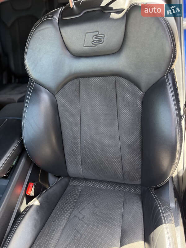 Позашляховик / Кросовер Audi Q7 2016 в Києві