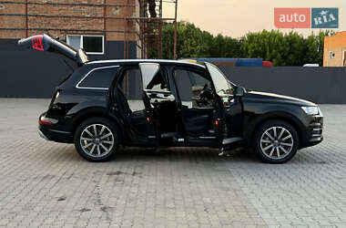 Внедорожник / Кроссовер Audi Q7 2017 в 