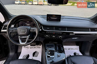 Внедорожник / Кроссовер Audi Q7 2017 в 