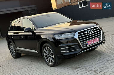 Внедорожник / Кроссовер Audi Q7 2017 в 
