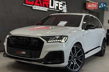 Позашляховик / Кросовер Audi Q7 2020 в 
