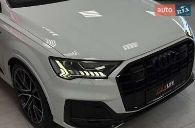Позашляховик / Кросовер Audi Q7 2020 в 