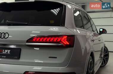 Позашляховик / Кросовер Audi Q7 2020 в 