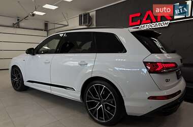 Позашляховик / Кросовер Audi Q7 2020 в 