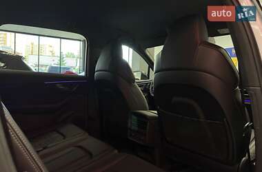 Позашляховик / Кросовер Audi Q7 2020 в 