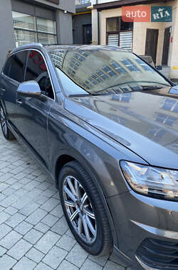 Внедорожник / Кроссовер Audi Q7 2018 в 