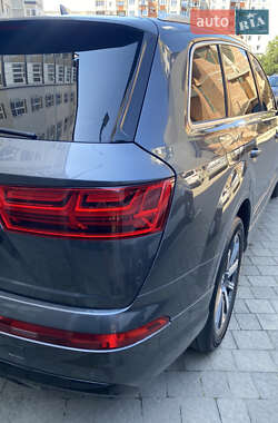 Внедорожник / Кроссовер Audi Q7 2018 в 