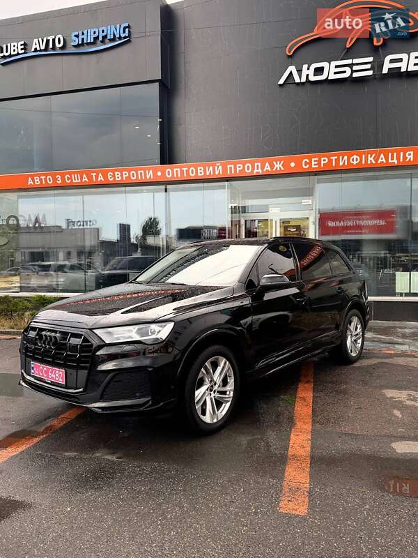 Внедорожник / Кроссовер Audi Q7 2022 в 
