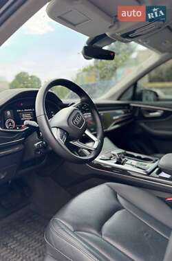 Внедорожник / Кроссовер Audi Q7 2022 в 