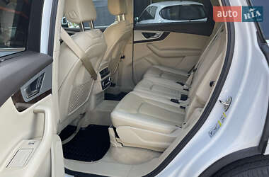 Внедорожник / Кроссовер Audi Q7 2016 в 