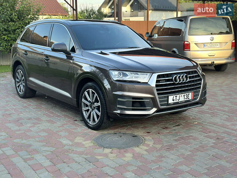 Внедорожник / Кроссовер Audi Q7 2017 в Владимире