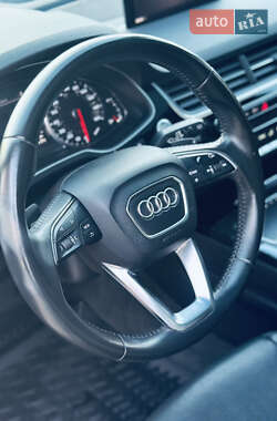 Внедорожник / Кроссовер Audi Q7 2017 в 