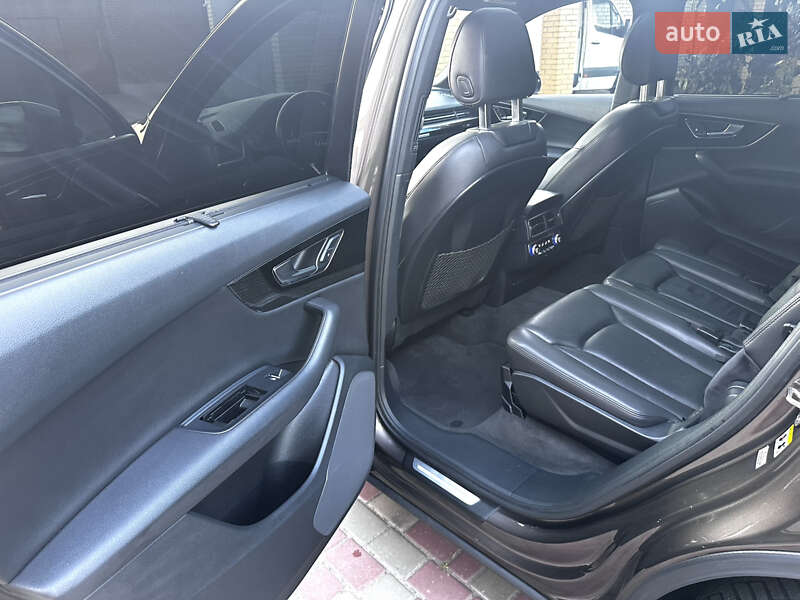 Внедорожник / Кроссовер Audi Q7 2017 в Владимире