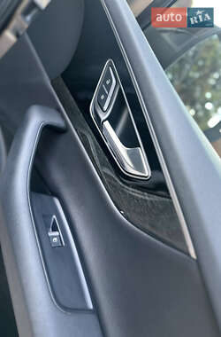 Внедорожник / Кроссовер Audi Q7 2017 в 